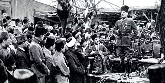 Atatürk ve İzmir Marşı